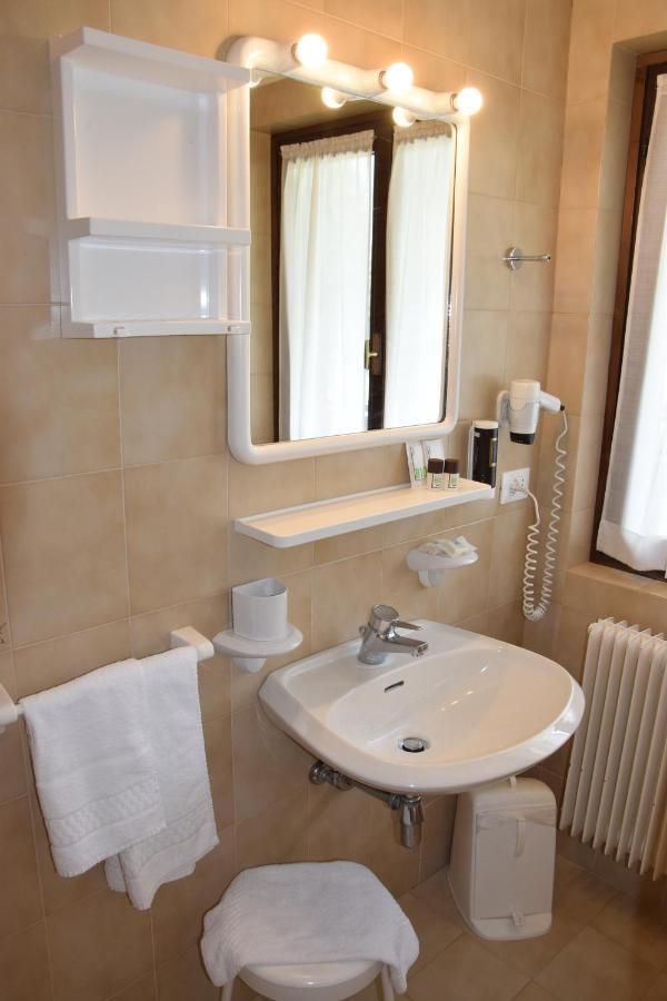 Hotel Ferrari Pinzolo Ngoại thất bức ảnh