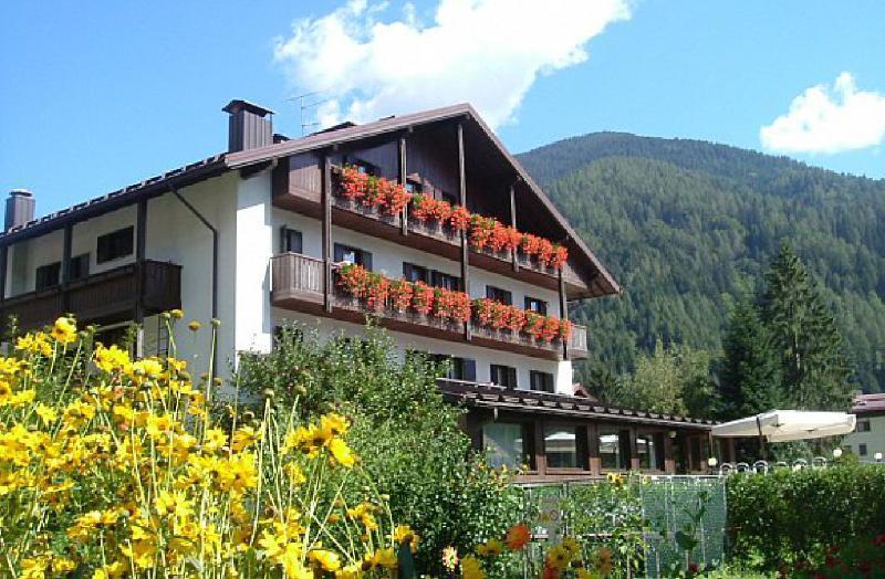 Hotel Ferrari Pinzolo Ngoại thất bức ảnh