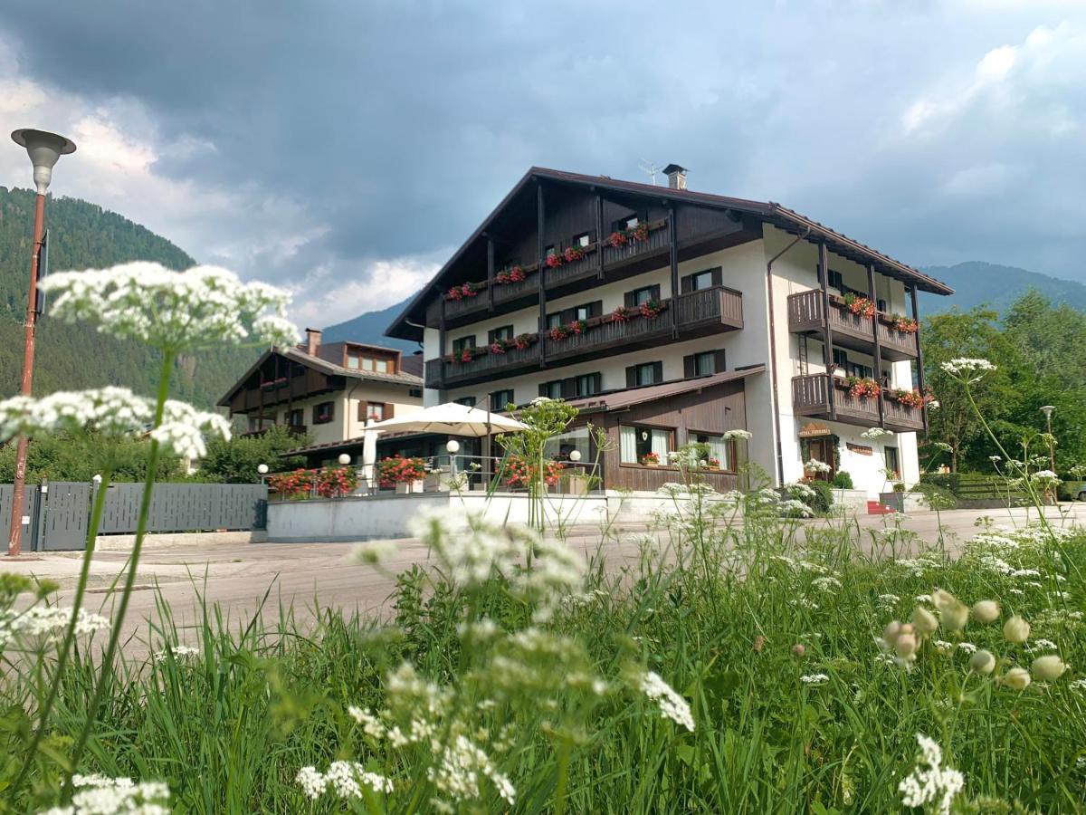 Hotel Ferrari Pinzolo Ngoại thất bức ảnh